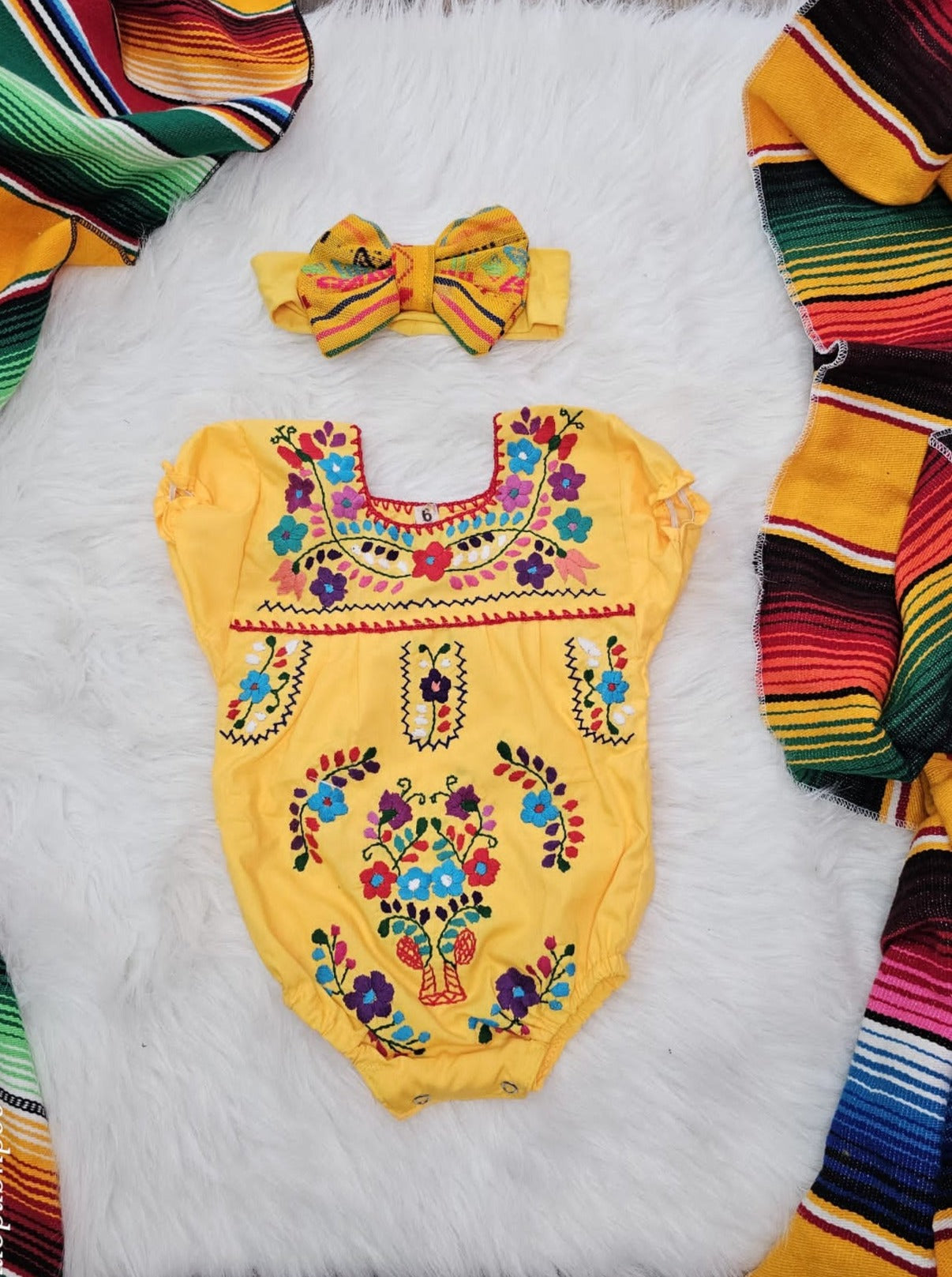 Traje mexicano para niña, fiesta mexicana de primer cumpleaños.