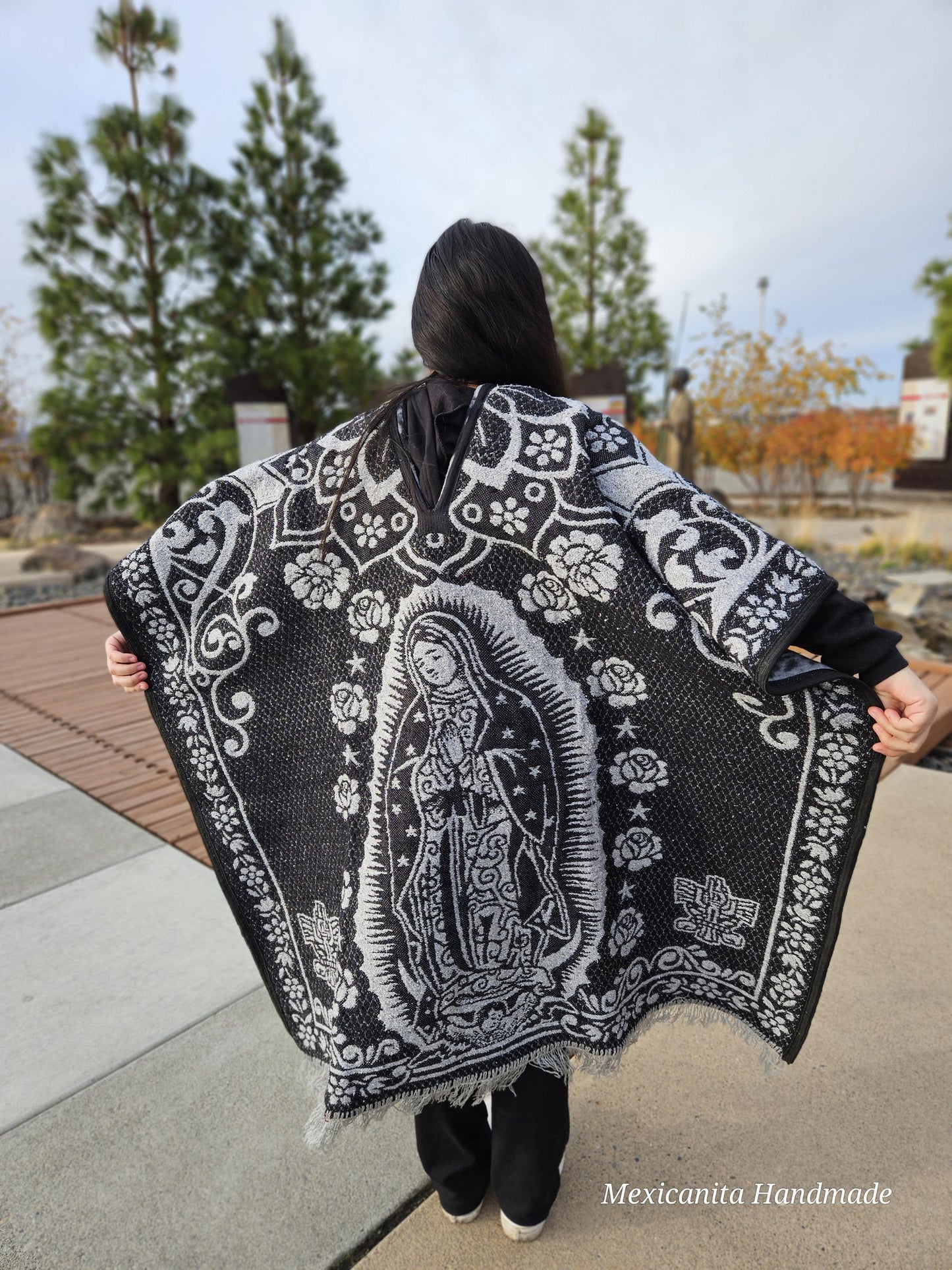 Virgen de guadalupe gaban, poncho con la virgen de guadalupe, mexican shawl, rebozo mexicano