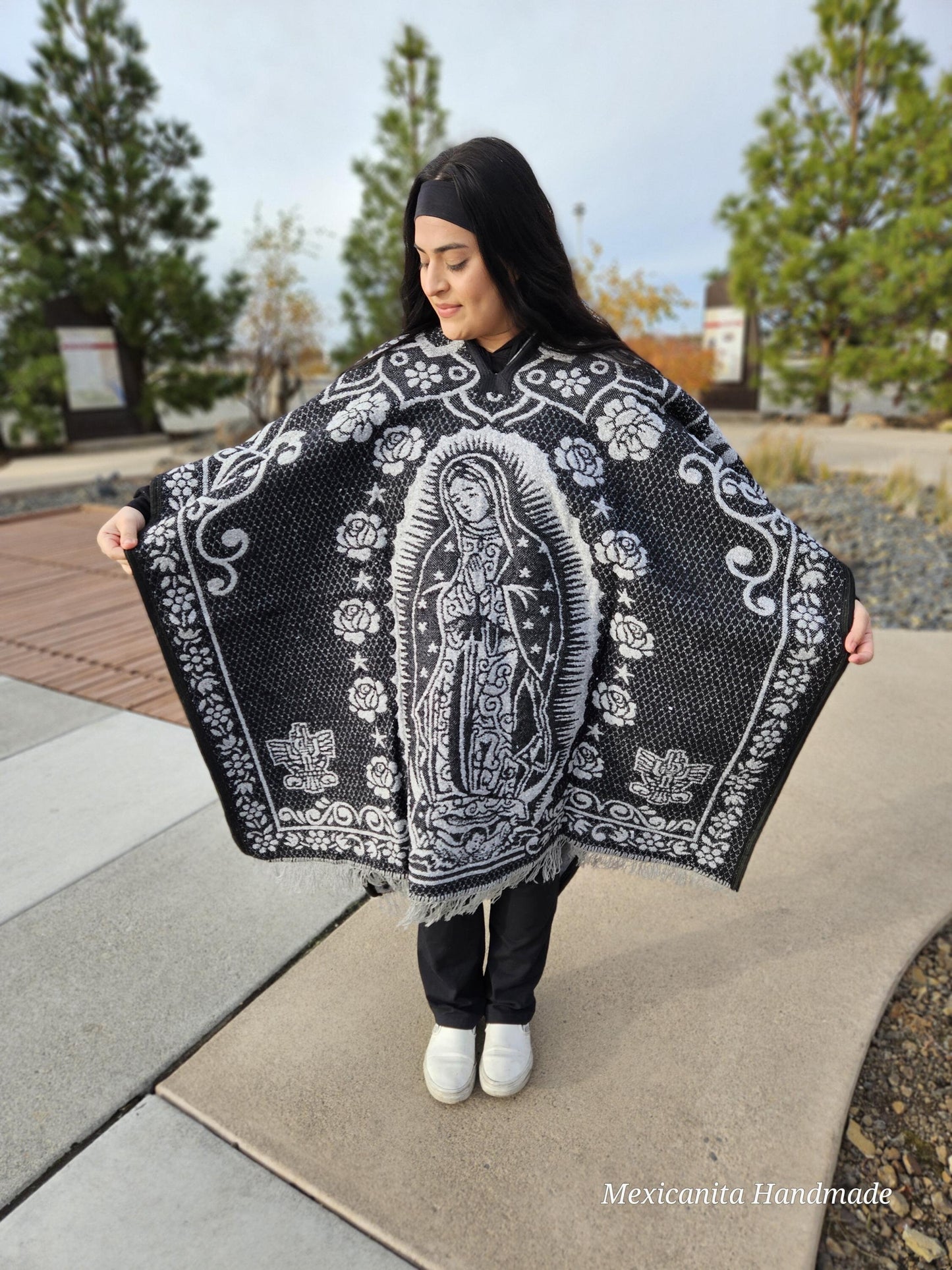 Virgen de guadalupe gaban, poncho con la virgen de guadalupe, mexican shawl, rebozo mexicano