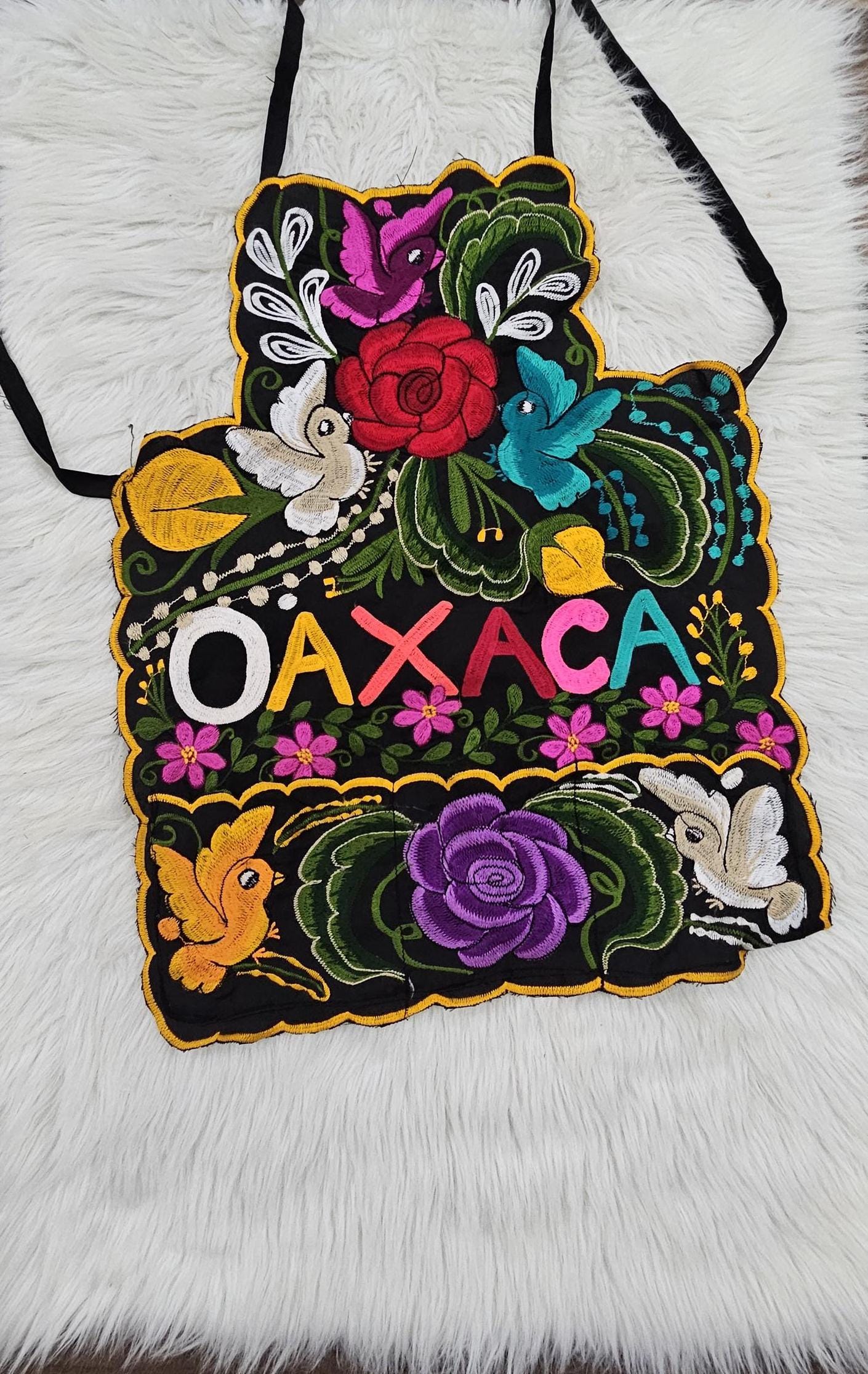 Mexican apron|| Floral apron|| Embroidered apron|| Gift for mom||Apron with pockets