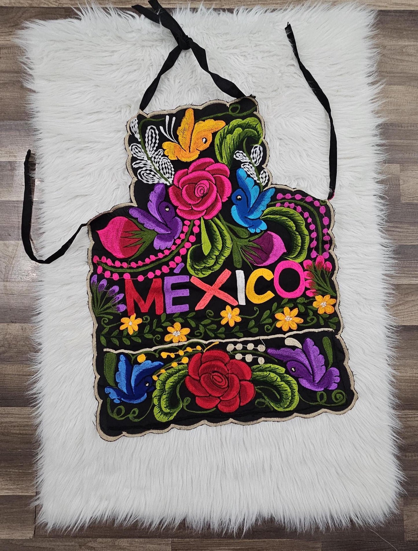 Mexican apron|| Floral apron|| Embroidered apron|| Gift for mom||Apron with pockets