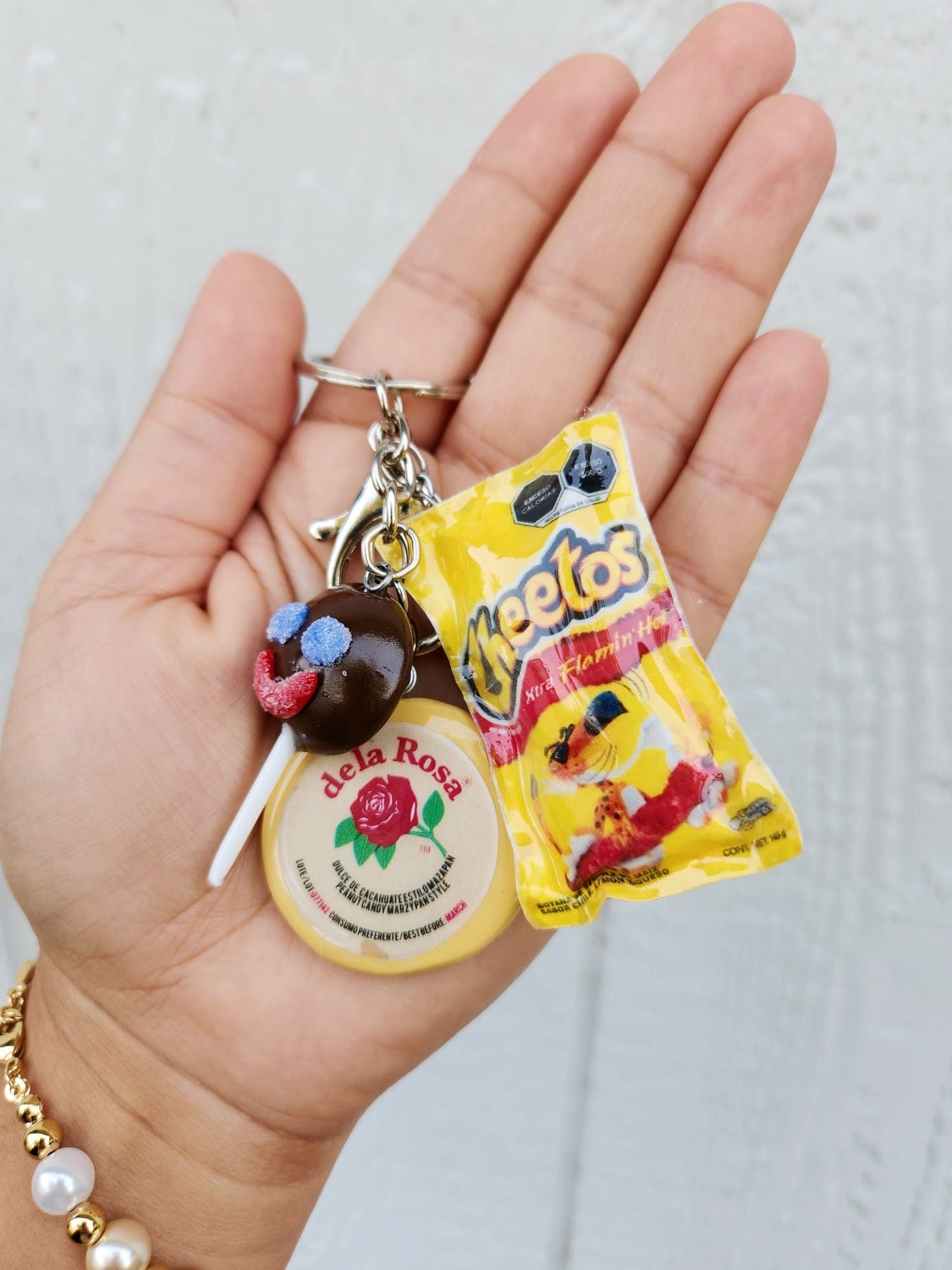 Paleta Payaso, mazapan, cheetos