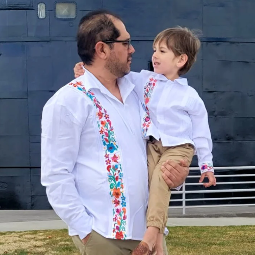 PAPÁ E HIJO A JUEGO DE GUAYABERAS YUCATÁN