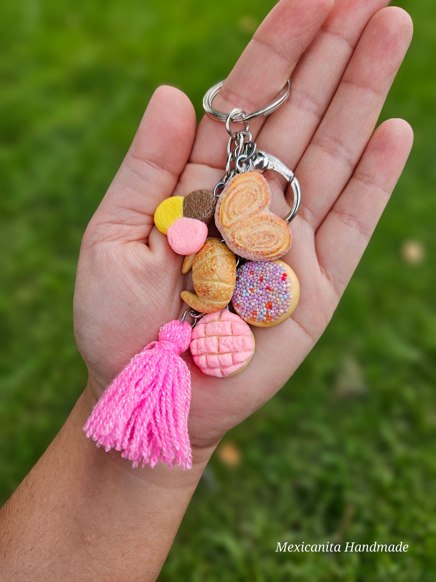 Panecito dulce keychain