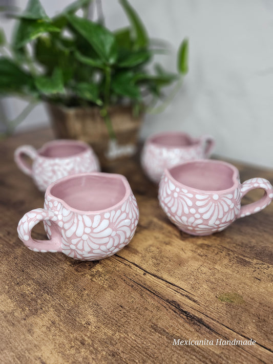 Taza en forma de corazón de Talavera|| Taza en forma de corazón de Talavera.