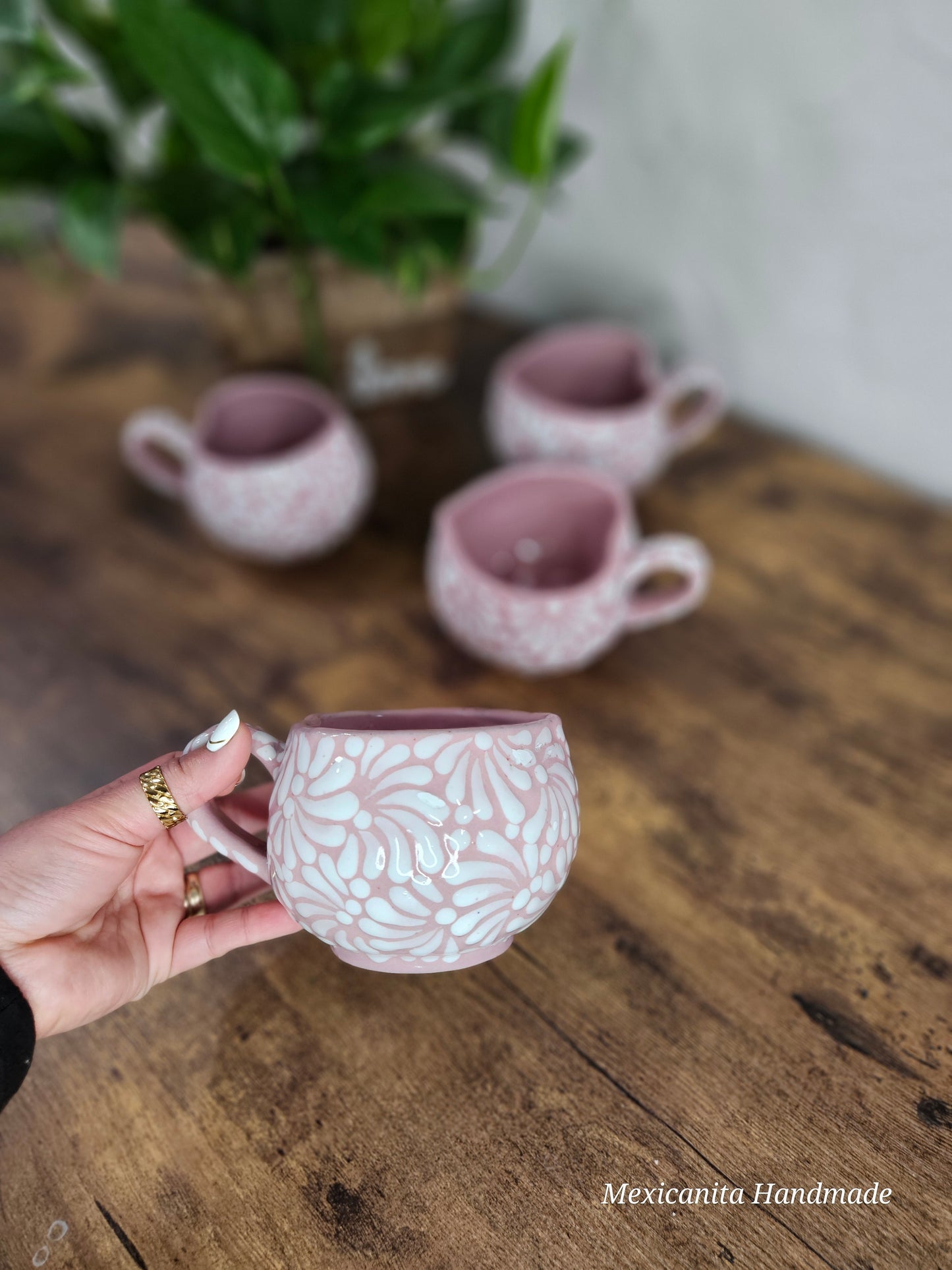 Taza en forma de corazón de Talavera|| Taza en forma de corazón de Talavera.