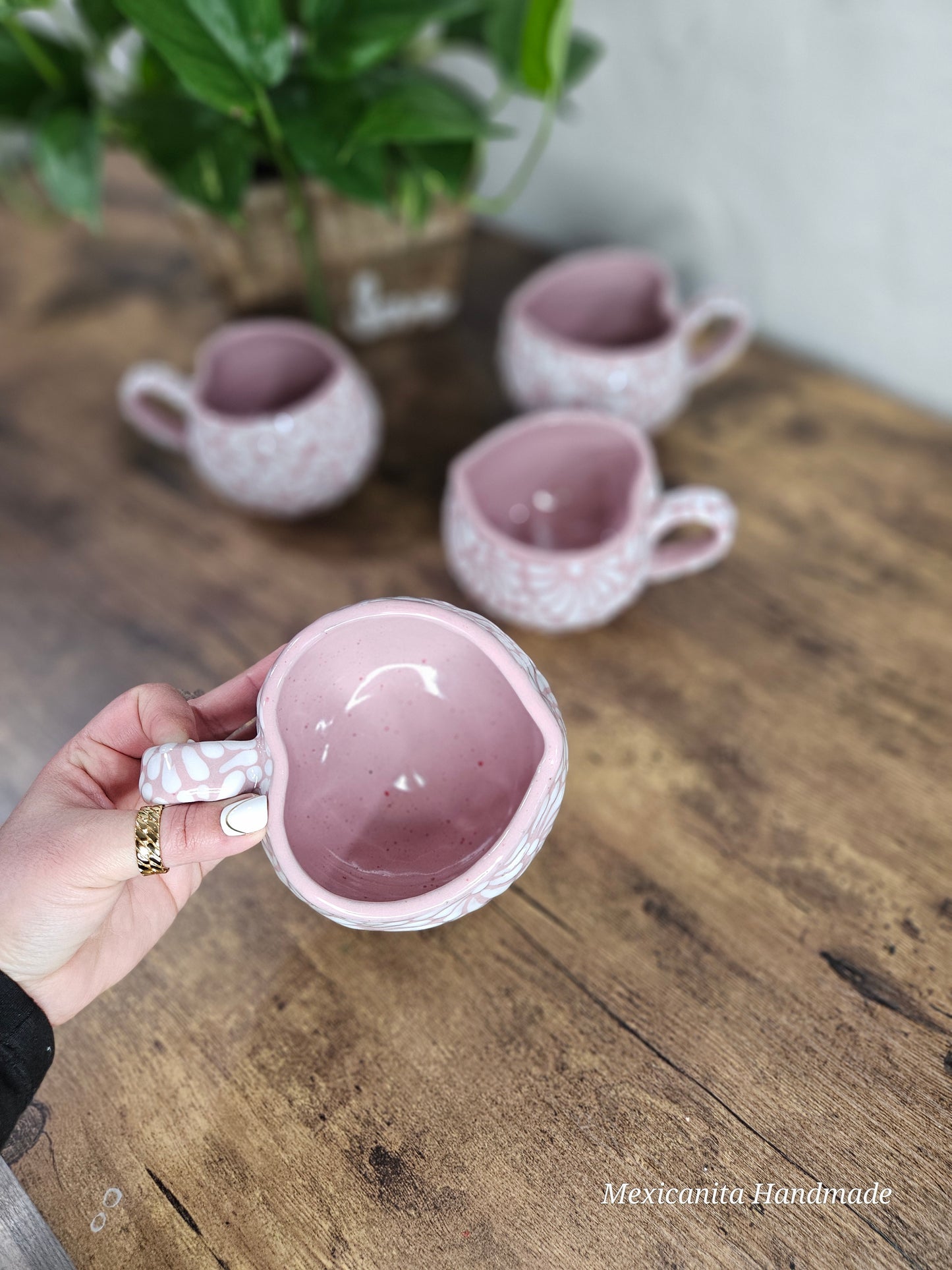 Taza en forma de corazón de Talavera|| Taza en forma de corazón de Talavera.