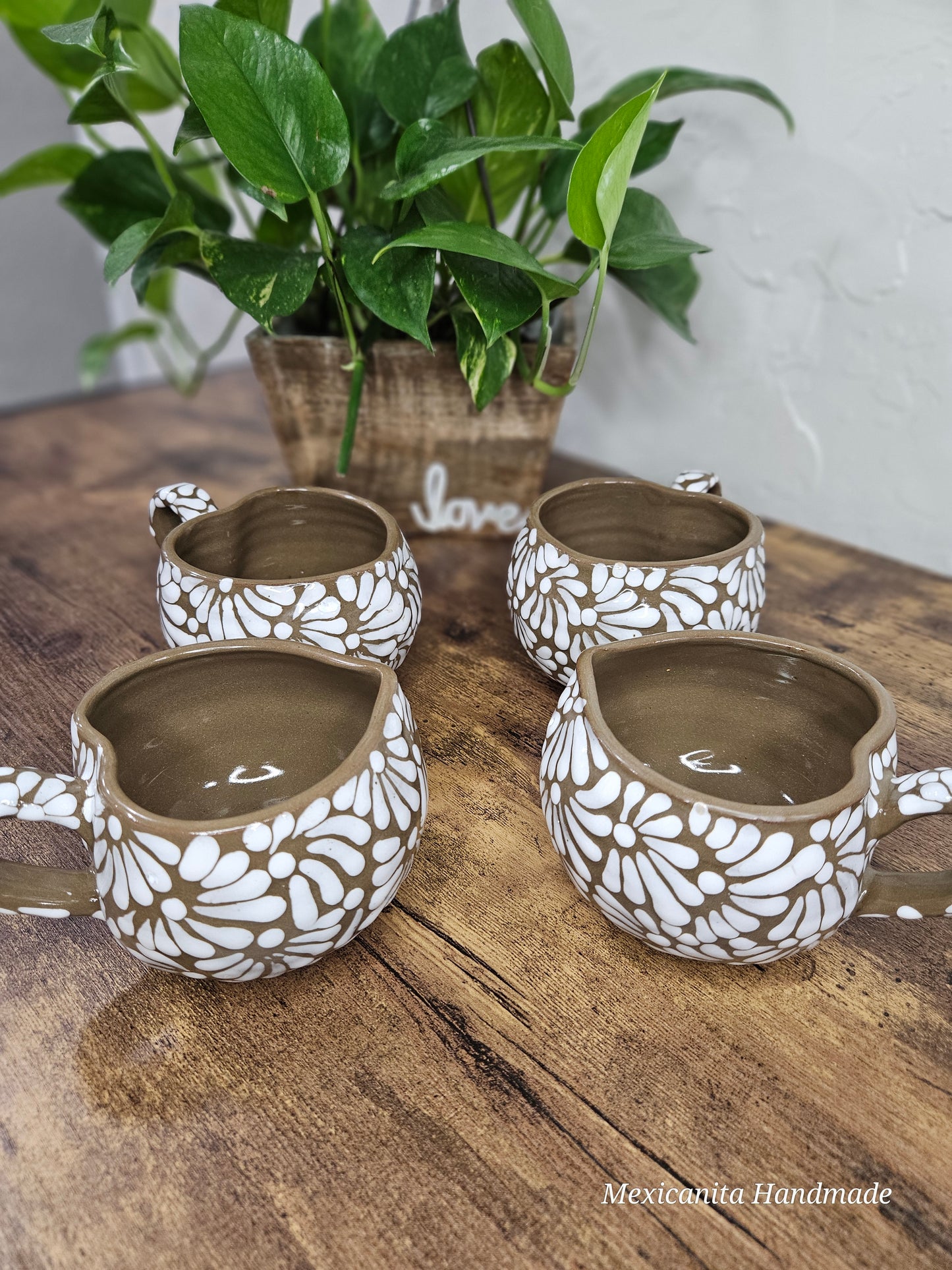 Taza en forma de corazón de Talavera|| Taza en forma de corazón de Talavera.