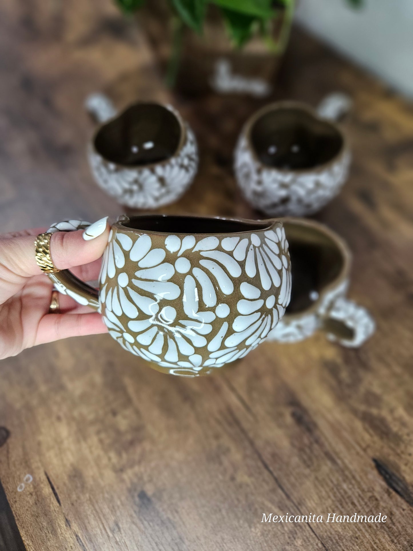 Taza en forma de corazón de Talavera|| Taza en forma de corazón de Talavera.