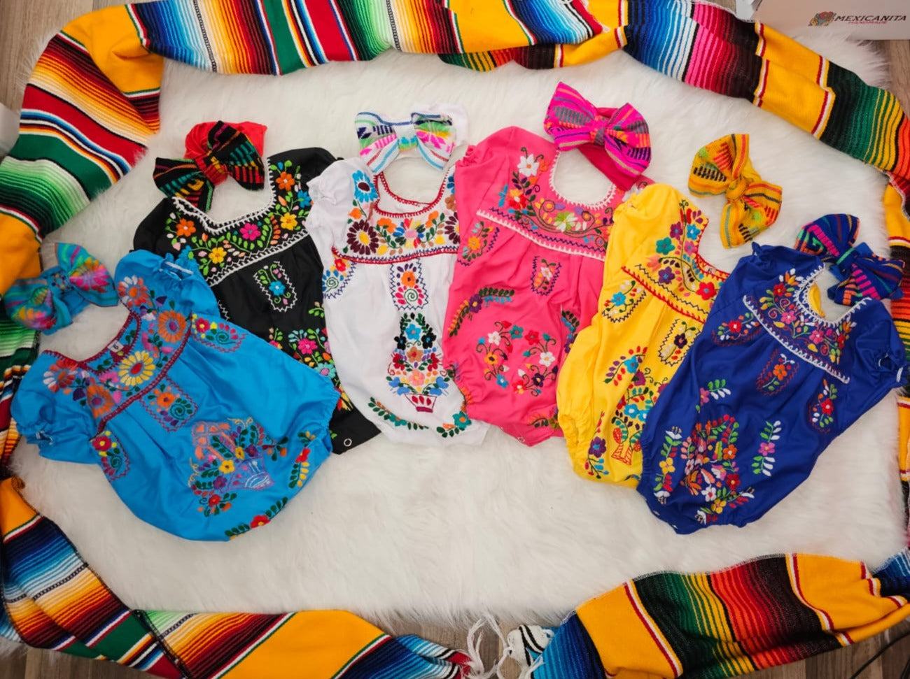 Traje mexicano para niña, fiesta mexicana de primer cumpleaños.