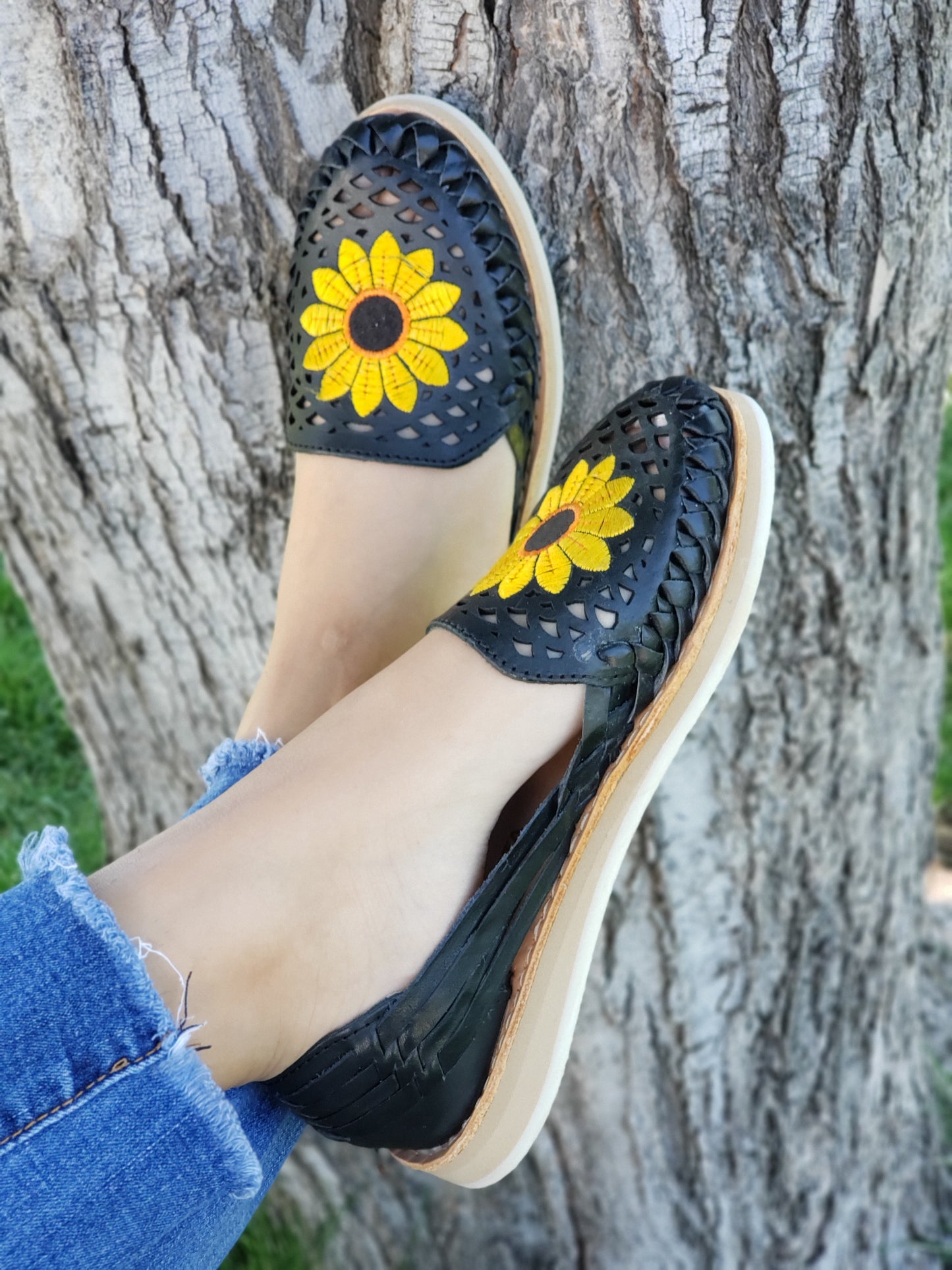 Black sunflower huarache mexicano