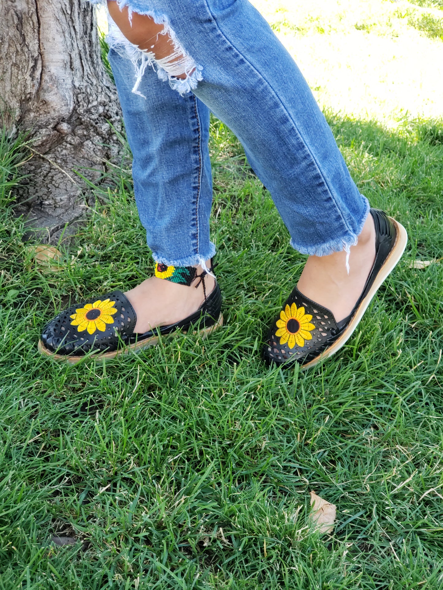 Black sunflower huarache mexicano