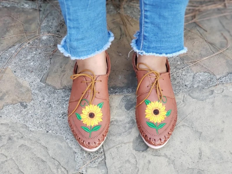 Zapatos oxford de girasol para mujer.