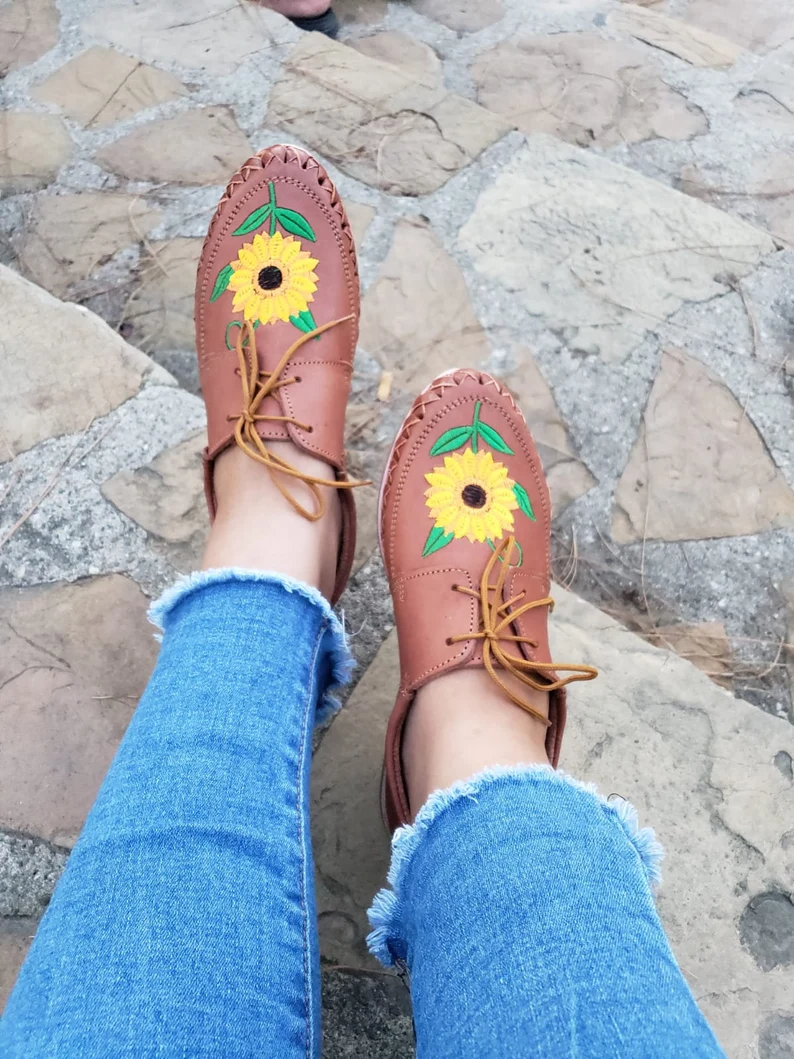 Zapatos oxford de girasol para mujer.