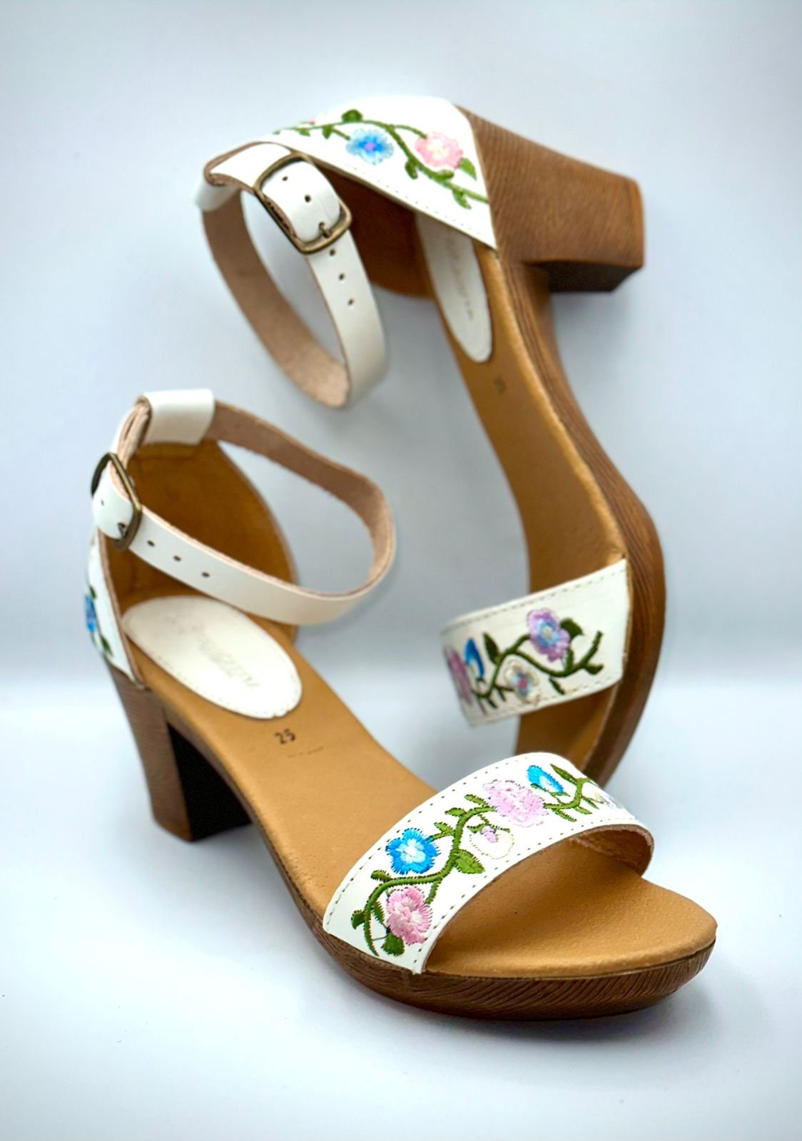 Wedding shoes|| low heel sandals||mexican huarache||mexican shoes|| white sandals||