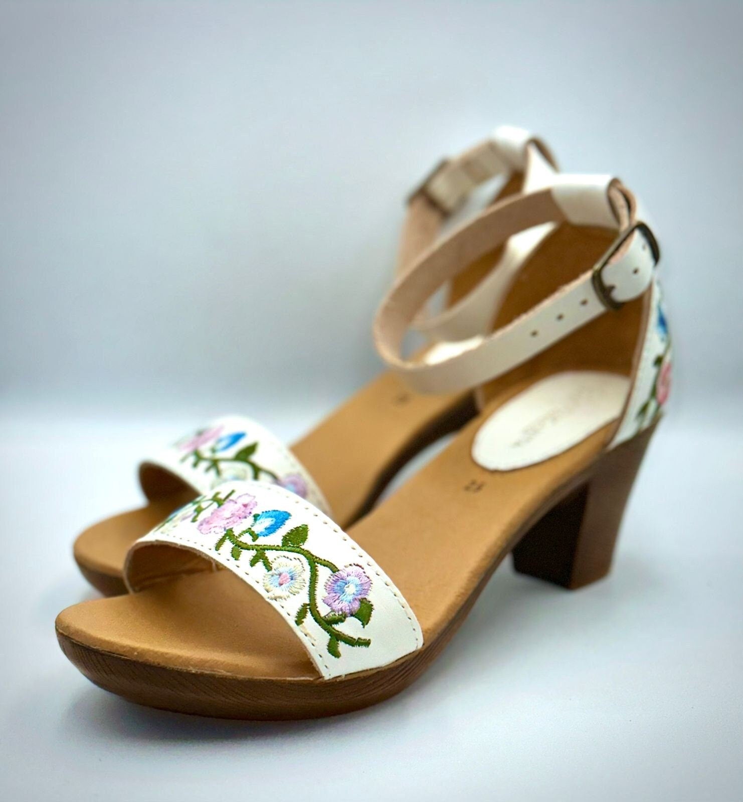 Wedding shoes|| low heel sandals||mexican huarache||mexican shoes|| white sandals||