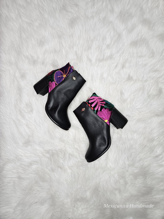 Mexicana embroidered boots//Women's mexican boots//embroidered leather boots//floral embroidered ankle boots